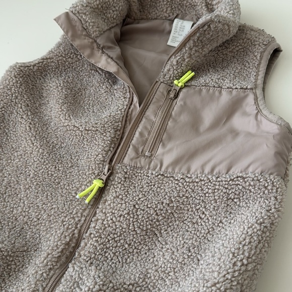 H&M Toddler Sherpa Fleece Vest Beige Size 2T - Picture 3 of 7